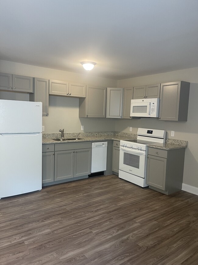 Building Photo - 307 York St