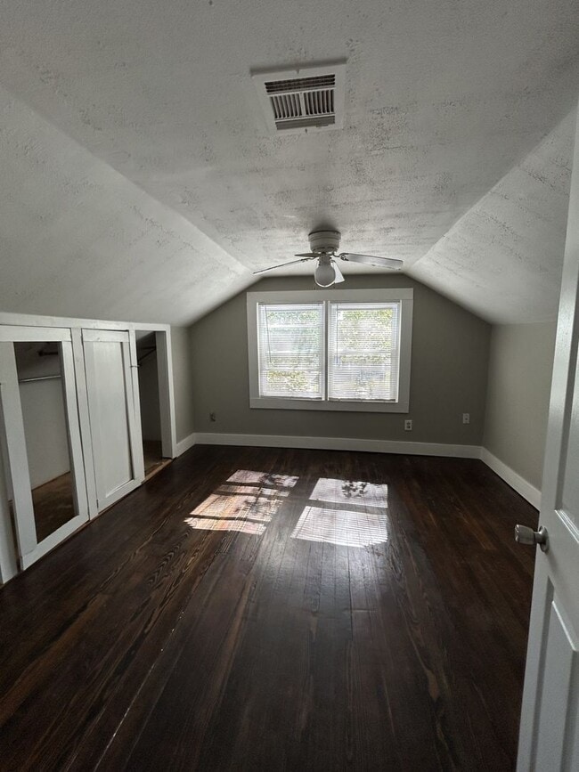 Building Photo - COMING SOON!  GORGEOUS 4BR/1BA - Large Cor...