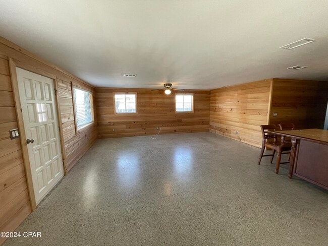 Building Photo - 305 Tarpon St