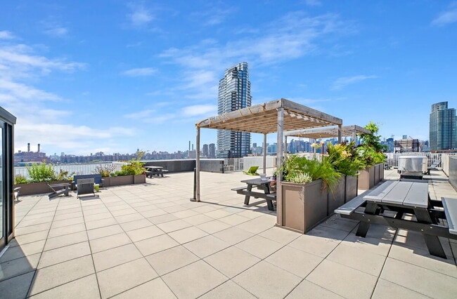 Building Photo - Comfortable Living in a Desirable Area