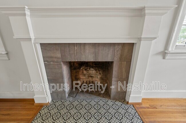 Building Photo - 2529 Ashwood Ave