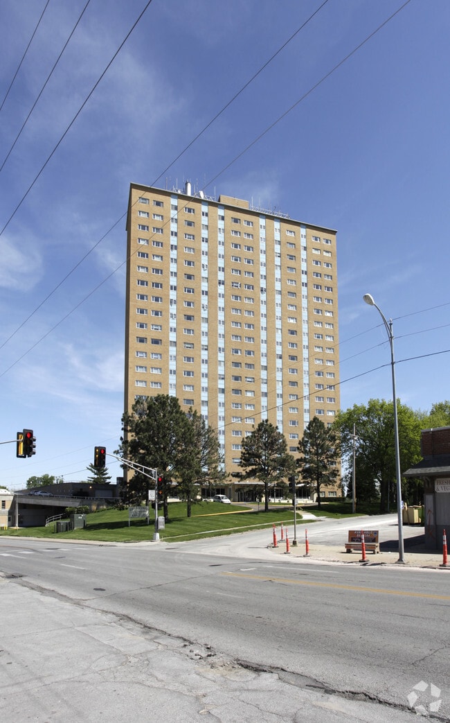 Elmwood Tower - Omaha, NE | Apartment Finder