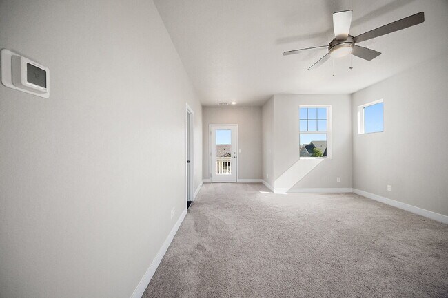 Building Photo - Modern 4 Bedroom, 2 Bathroom Westside Home with Balcony Views of Garden of the Gods!