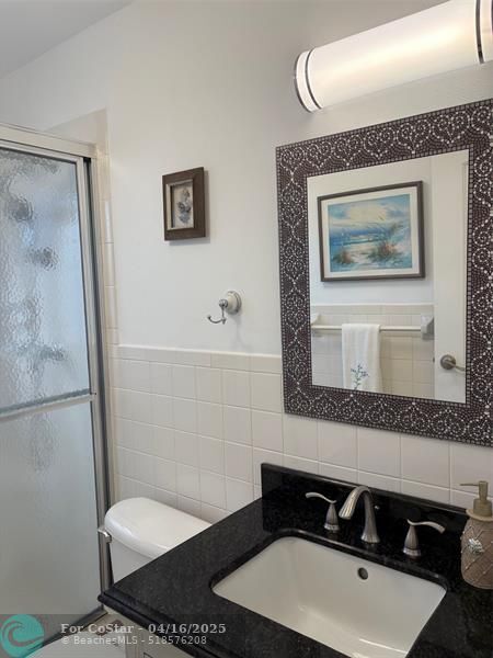Building Photo - 1055 Country Club Dr