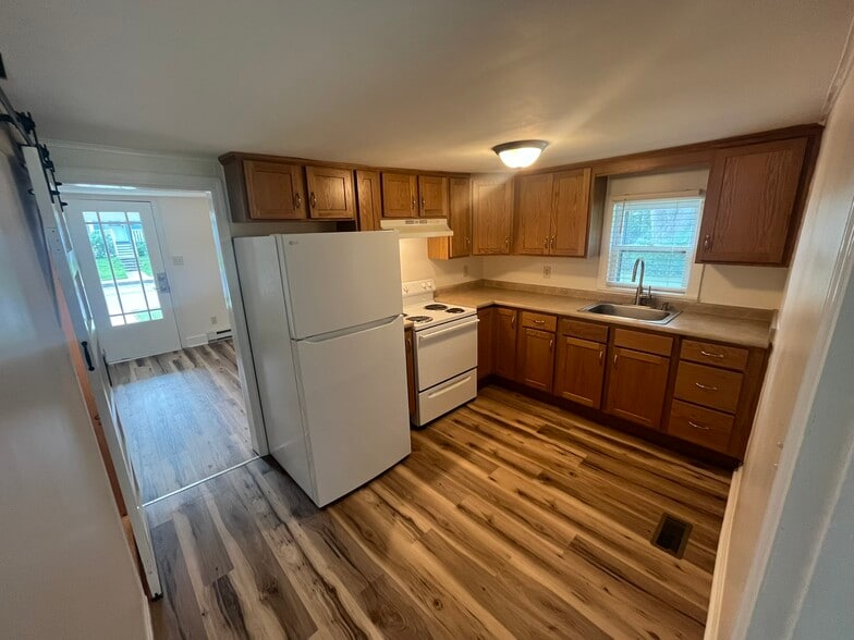 Kitchen - 328 Tyrone St