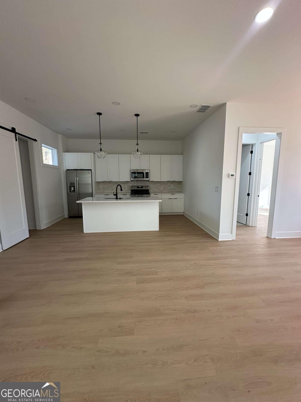 Building Photo - Room in Duplex on Plaza Ave SW