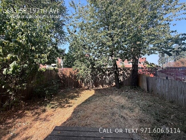 Building Photo - 683 SE 197th Ave