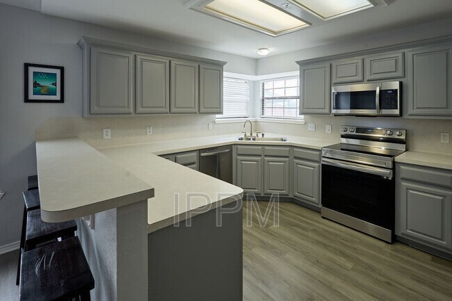 Building Photo - 1813 Lazy Lake Dr