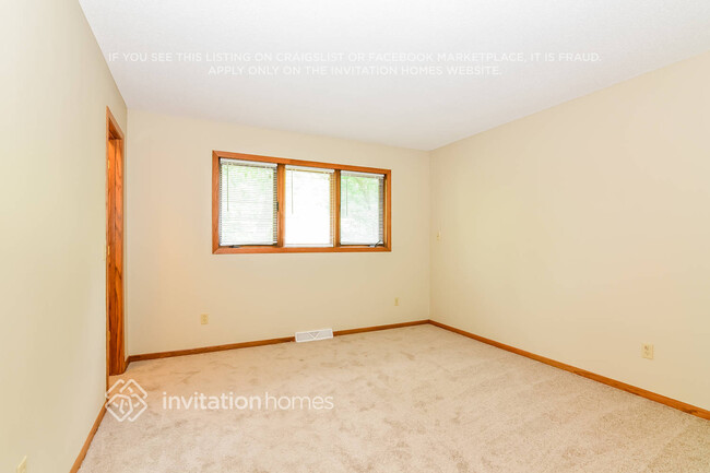Building Photo - 15000 Wildwood Rd