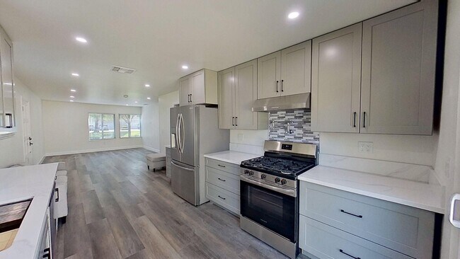 Building Photo - 8592 Cornwall Cir