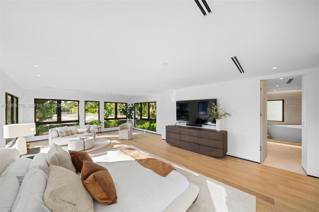 Building Photo - 222 E Rivo Alto Dr