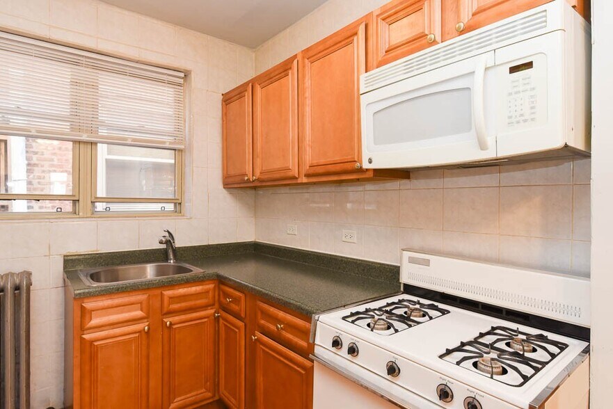 Building Photo - 4229 N Paulina St