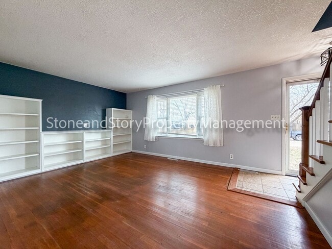 Building Photo - 4 bedroom 2 bath on quiet street in Briarwood