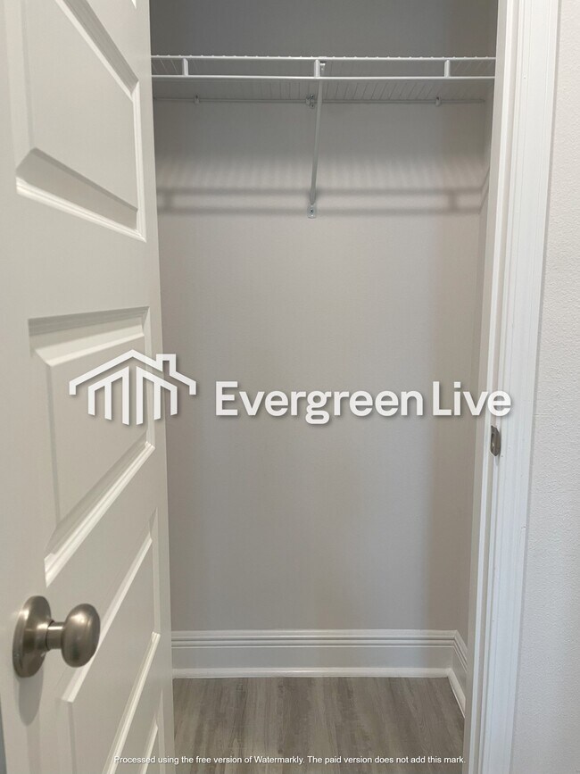 Building Photo - 9867 Fowler Ave