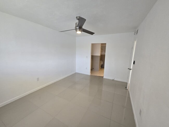Building Photo - 2800 NE 203rd St
