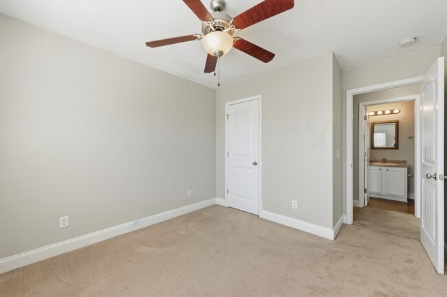 Building Photo - 240 Canyon Oak Loop