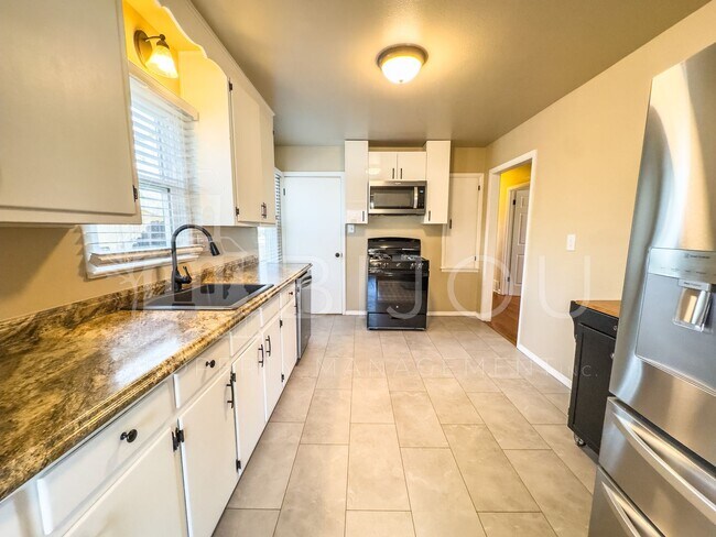 Building Photo - Downtown Ranch Home with View of Pikes Peak