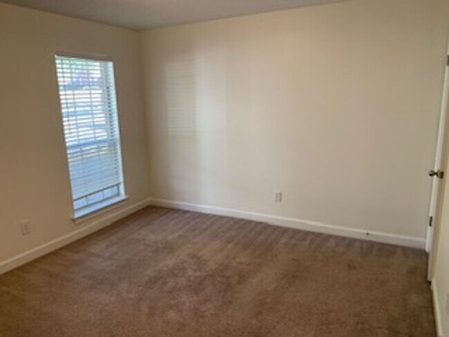 Building Photo - 1124 Sewanee Ct