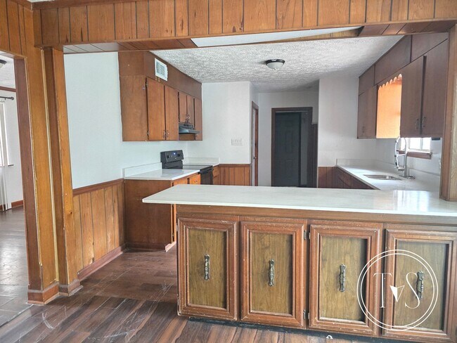Building Photo - Charming 3-bedrooms/1-bath home in LaRoche Park
