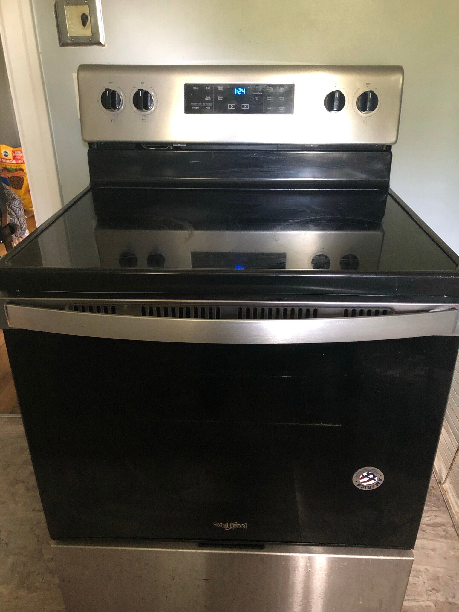 Kitchen range - 1420 6th Ave SW