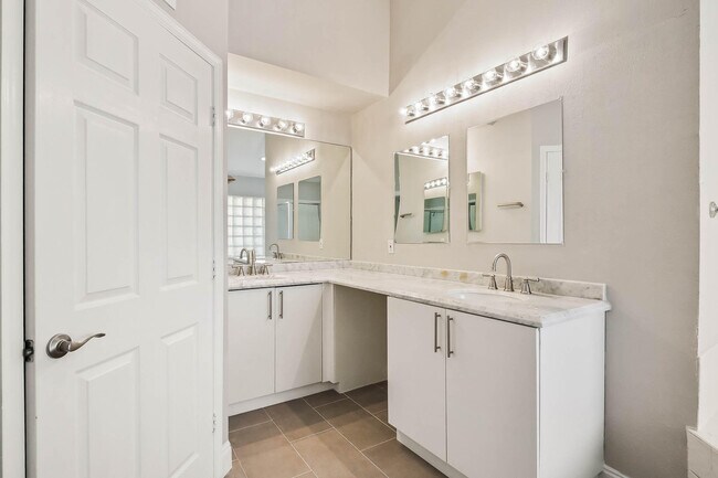 Building Photo - 13596 Weyburne Dr