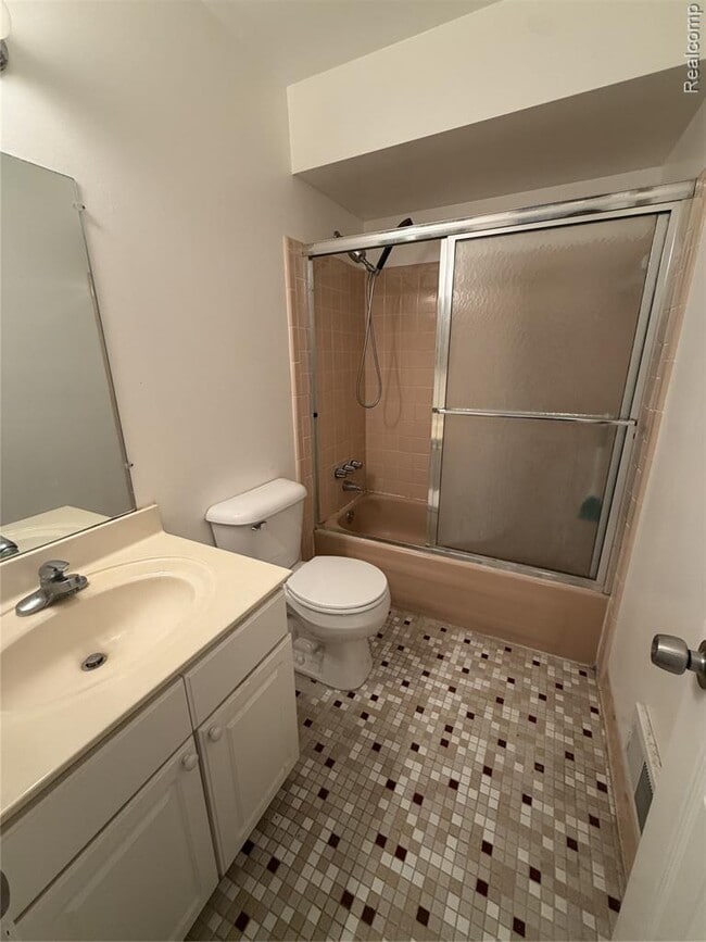 Building Photo - 1780 E Thirteen Mile Rd