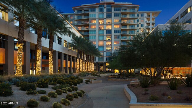Building Photo - 2211 E Camelback Rd