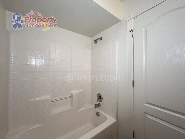 Building Photo - 5940 W Port Pl