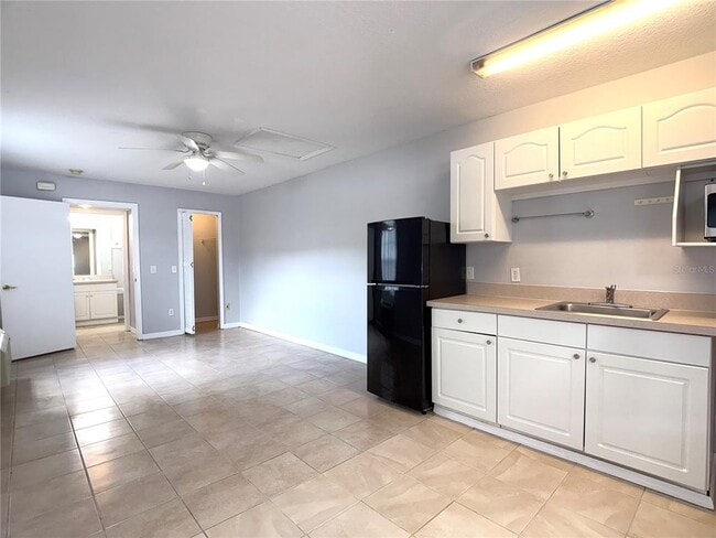 Building Photo - 902 Orchid Dr