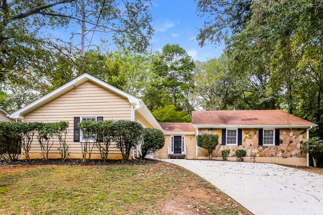 Building Photo - 832 Lost Creek Cir