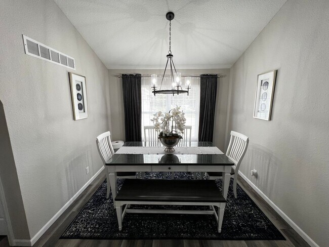 Building Photo - beautiful updated large home