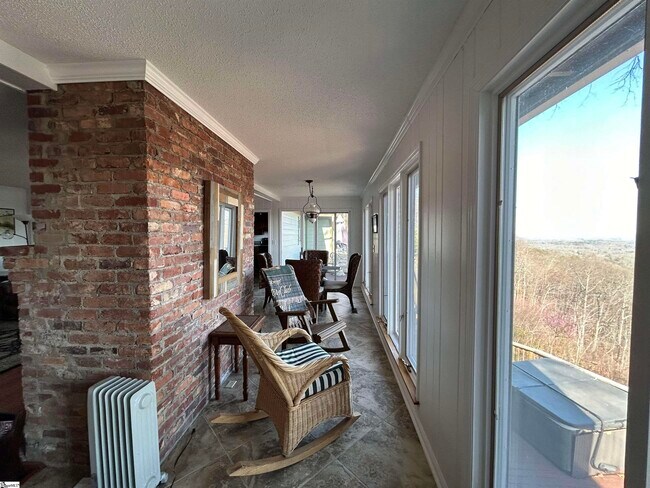 Building Photo - 1671 Hogback Mountain Rd