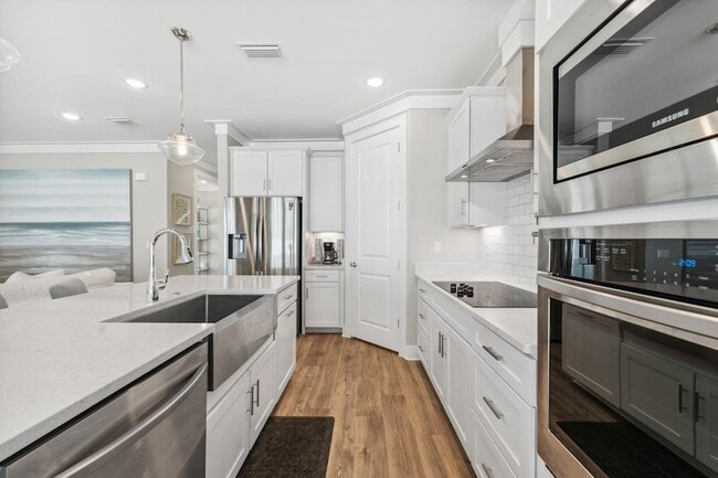 Building Photo - 712 Landing Cir