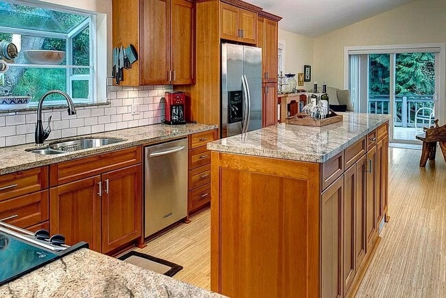 Building Photo - Stunning Sound & Olympic Mountain View Home in North Admiral