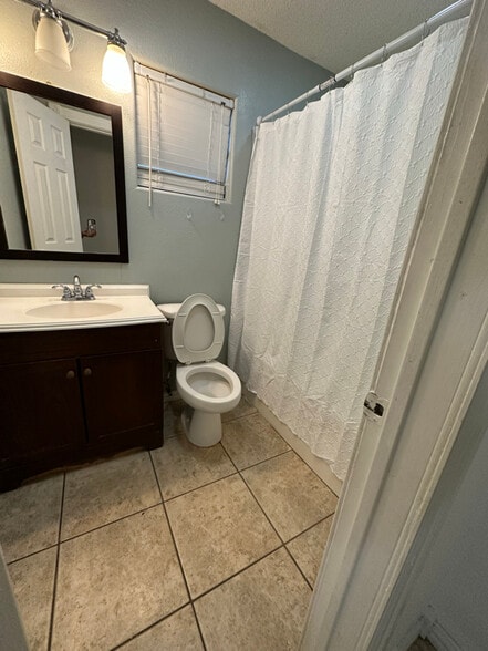 Building Photo - 409 Gaucho Ln