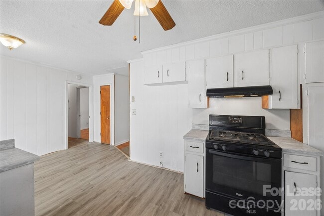 Building Photo - 1037 Stoneybrook Ln