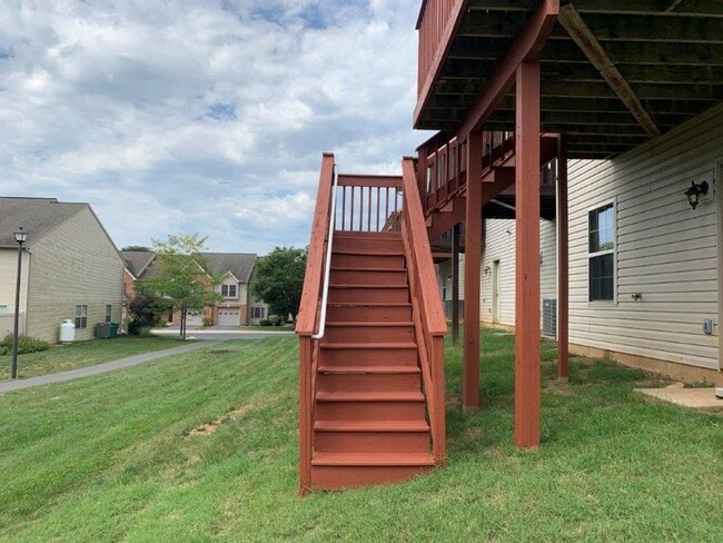 Building Photo - 6443 Creekbend Dr