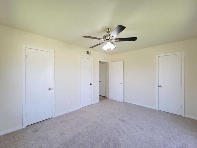 Building Photo - BEAUTIFUL REMODELED 4 BEDROOM 2 BATH HOME IN LAKE JACKSON, TEXAS
