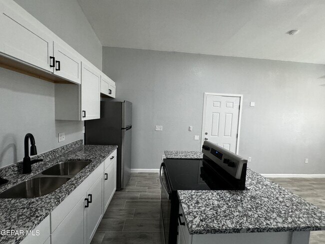 Building Photo - 10277 N Loop Dr
