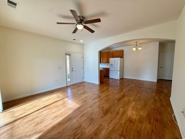 Building Photo - MUST SEE 2 Bed/2 Bath Condo in the Lakeshore at Centerra!