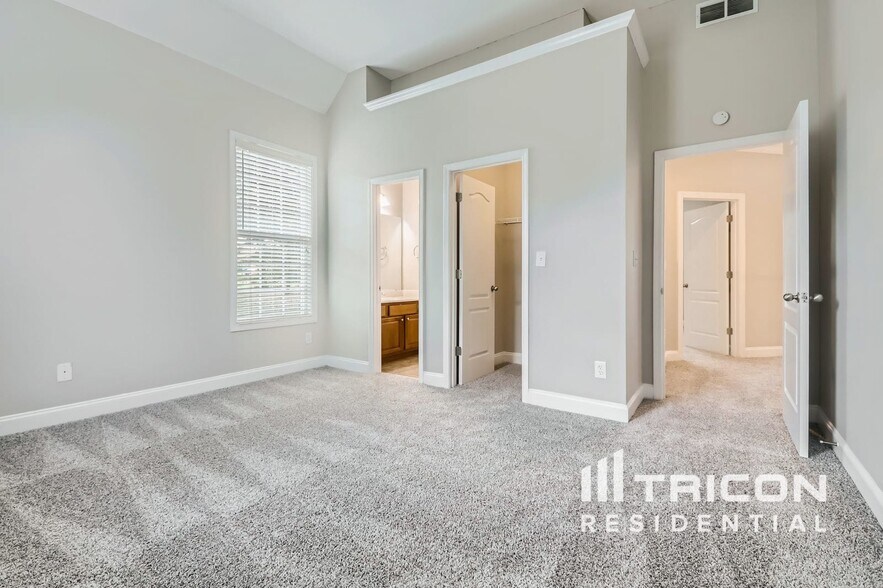 Building Photo - 3620 Little Spring Dr