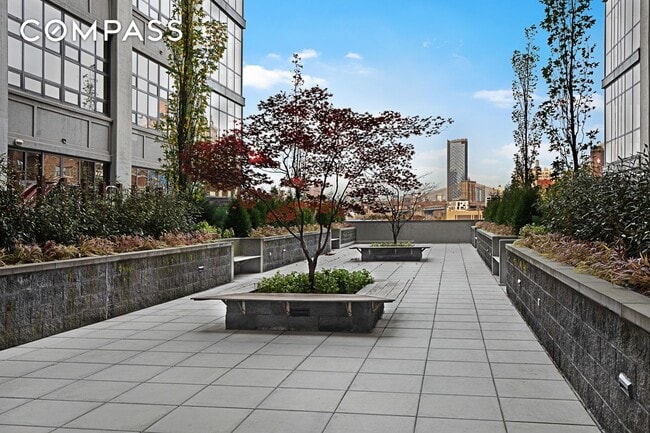 Building Photo - Stunning 2 bed 2 bath condo loft pristine home, in one of the most sought after condominiums in a...