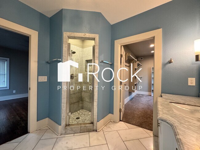 Building Photo - Must See 3 Bedroom/3 Bathroom Home near Edgemere Park