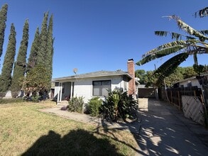 Building Photo - 858 W 23rd St