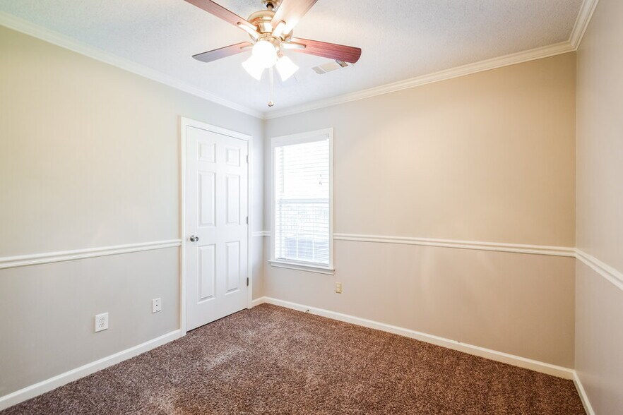 Building Photo - 4051 Bordeaux Ridge Cove S