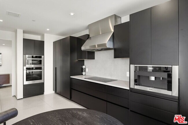 Building Photo - 10350 Wilshire Blvd