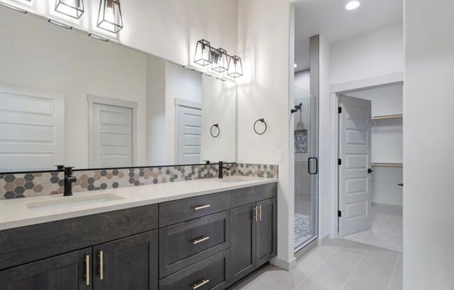 Building Photo - Luxury New Construction Five Bedroom Three...