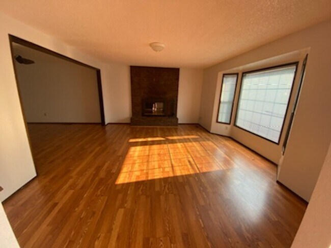 Building Photo - Rambler Fenced Backyard