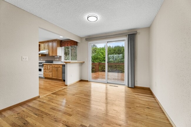 Building Photo - Steilacoom Split Entry