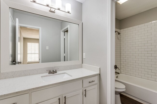 Building Photo - 117 Peachtree Ct